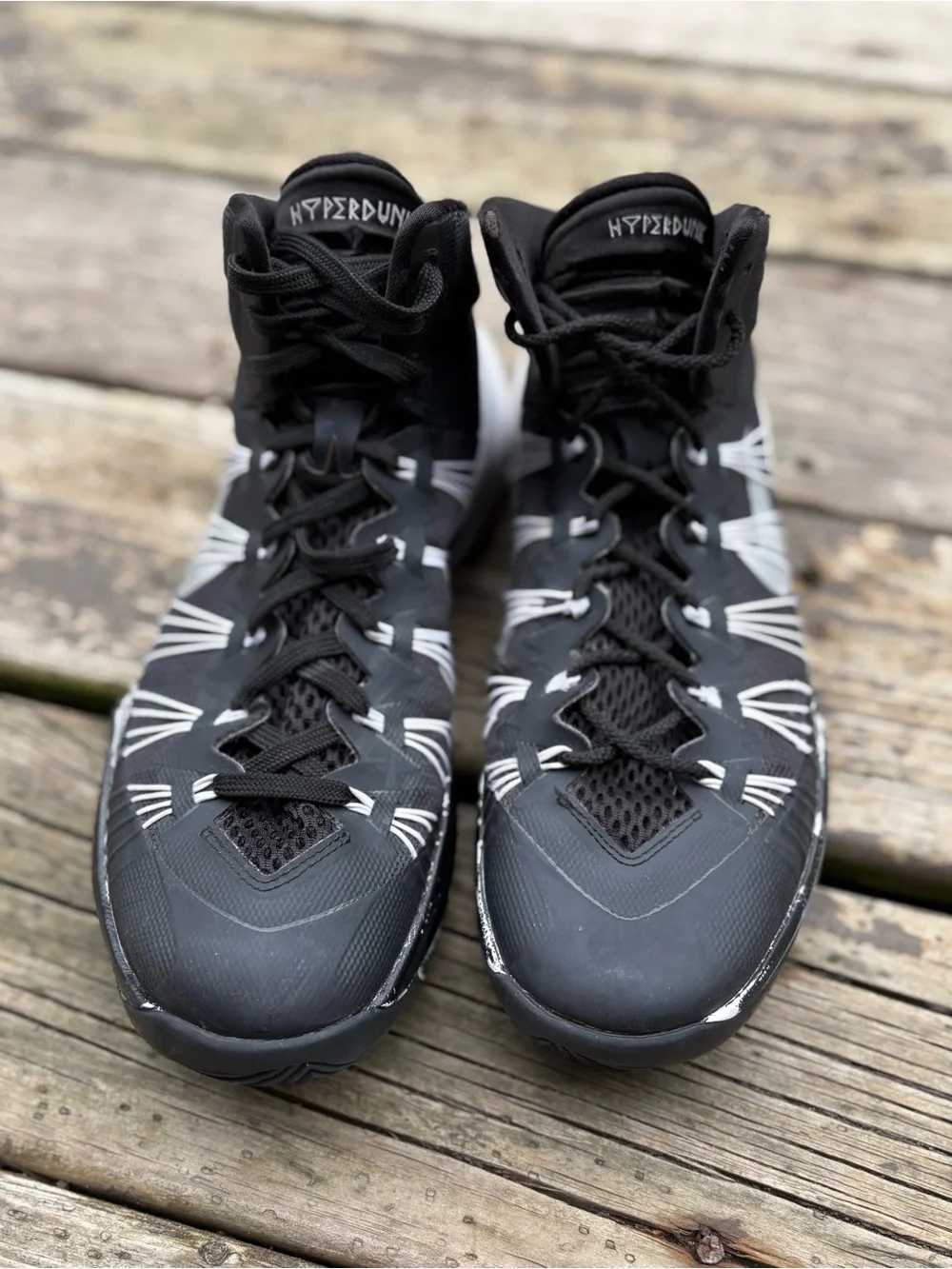 Nike Hyperdunk Men's Black with White Accents Basketball Shoes sized 9.5 and 10